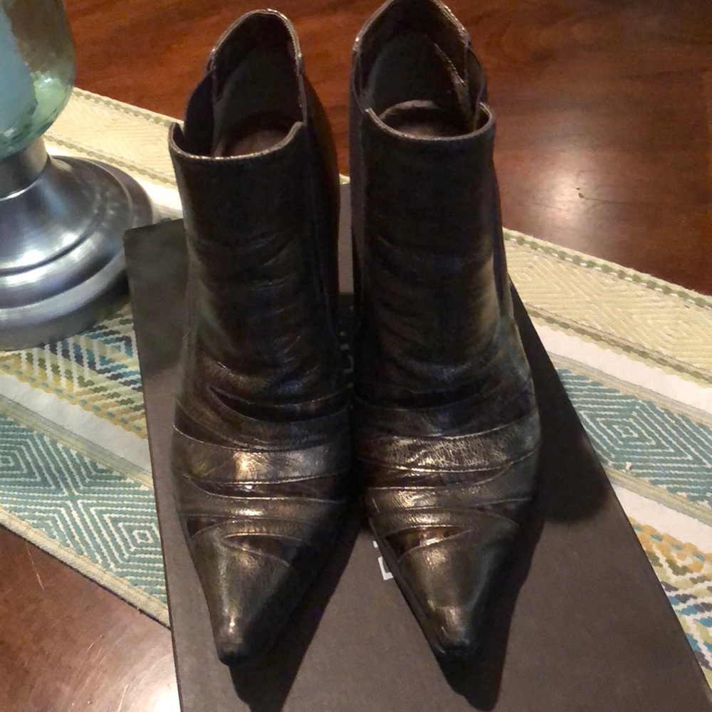 CARLOS SANTANA BRONCE METALLIC BOOTIES SZ 7.5
